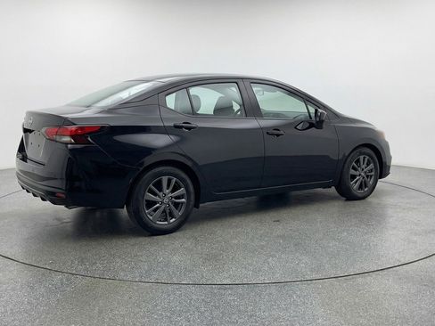 Used 2025 Nissan Versa SV image 9