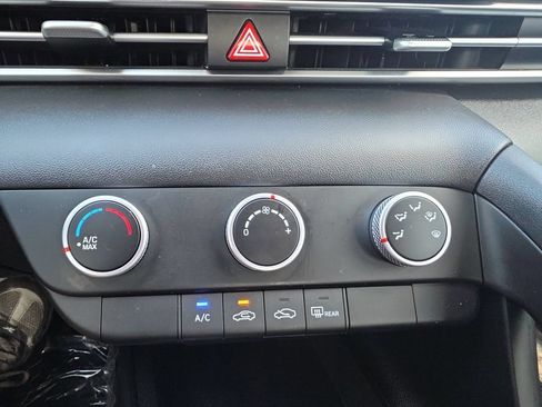 Used 2024 Hyundai Elantra SE FWD image 22