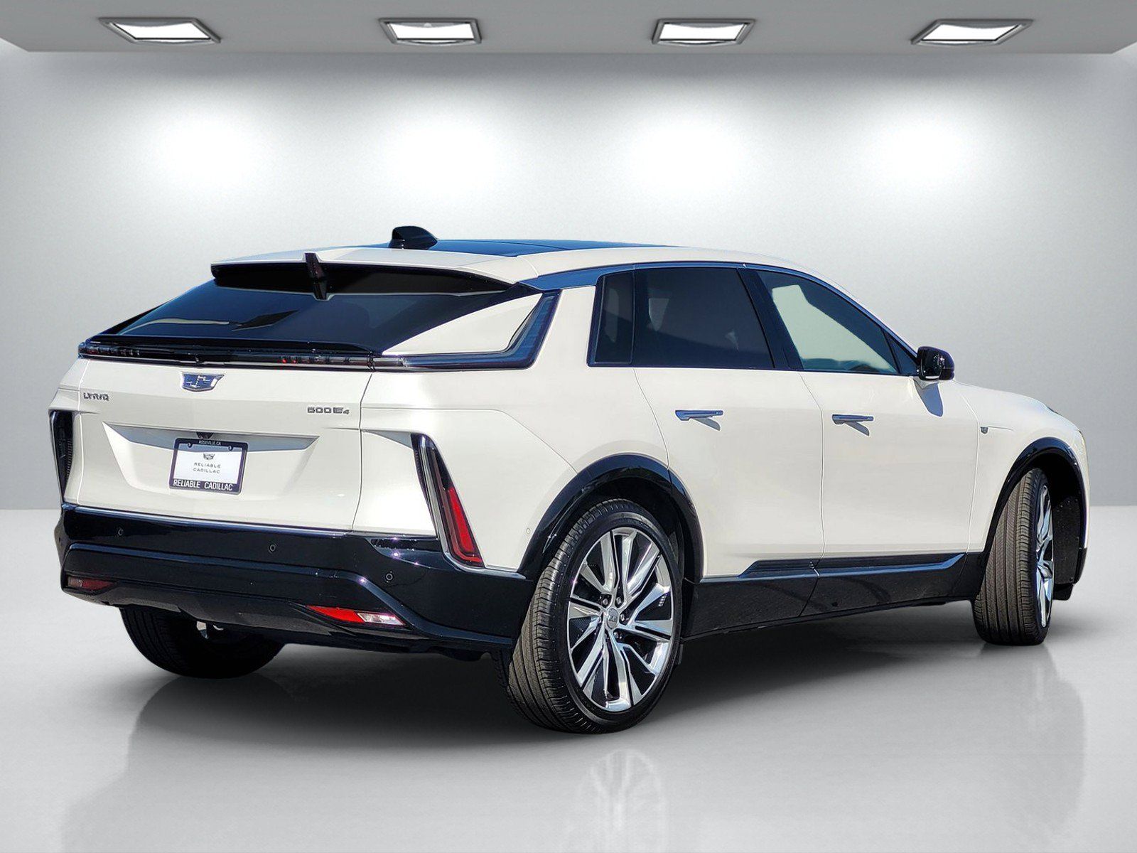 Certified 2025 Cadillac Lyriq Luxury w/ LPO, Floor Liner Package AWD/4WD image 4