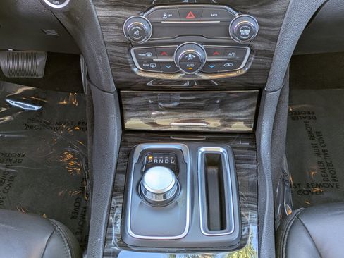 Used 2016 Chrysler 300 Limited image 16