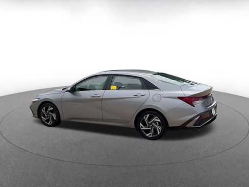 Used 2025 Hyundai Elantra SEL image 10