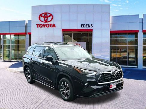 New 2026 Toyota Highlander XLE image 1