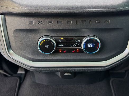 Used 2025 Ford Expedition Platinum AWD/4WD image 44