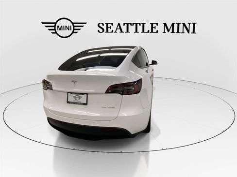 Used 2023 Tesla Model Y AWD image 10