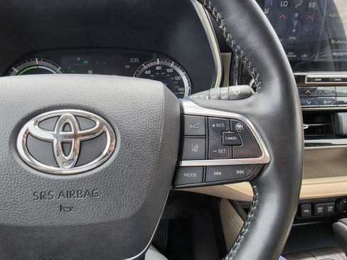 Used 2021 Toyota Highlander Limited AWD/4WD image 26