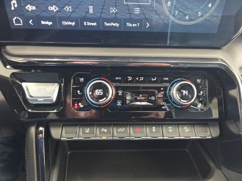 Used 2024 GMC Sierra 2500 AT4X image 48