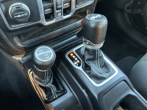 Used 2018 Jeep Wrangler Unlimited Sahara w/ Cold Weather Group image 15