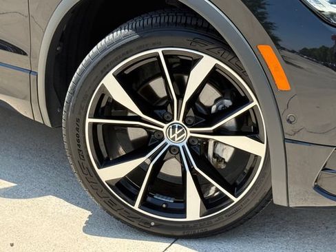 Used 2024 Volkswagen Tiguan SEL R-Line AWD/4WD image 2