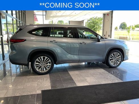 Used 2023 Toyota Highlander Platinum AWD/4WD image 5