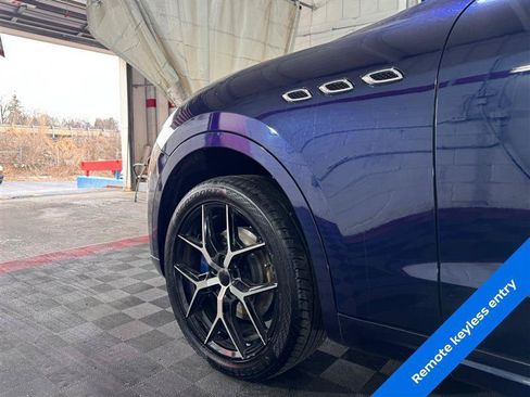 Used 2019 Maserati Levante AWD/4WD image 7