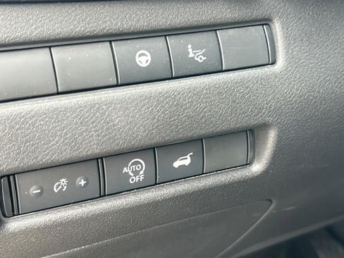 Used 2025 Nissan Rogue SL w/ Tech Package FWD image 29
