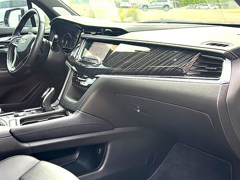 Used 2024 Cadillac XT6 Premium Luxury FWD image 24