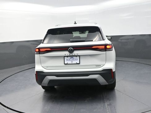 New 2026 Volkswagen Tiguan SE AWD/4WD image 9