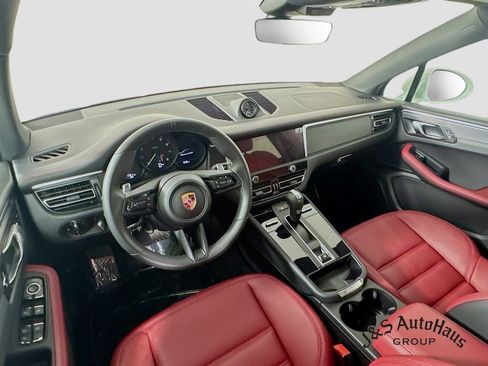 Used 2025 Porsche Macan GTS AWD/4WD image 30