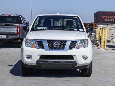 Used 2015 Nissan Frontier SV w/ SV Value Truck Package RWD image 2