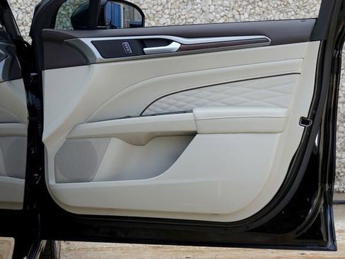 Used 2017 Ford Fusion Platinum image 40