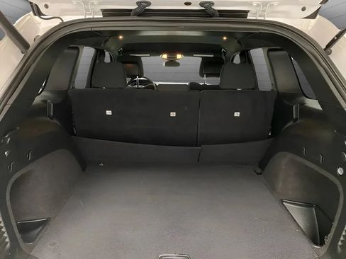 Used 2020 Jeep Grand Cherokee Laredo RWD image 12