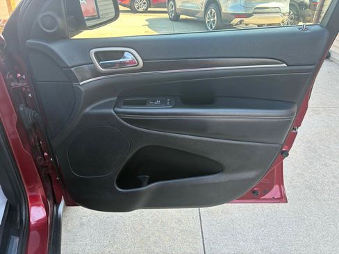 Used 2015 Jeep Grand Cherokee Limited AWD/4WD image 16