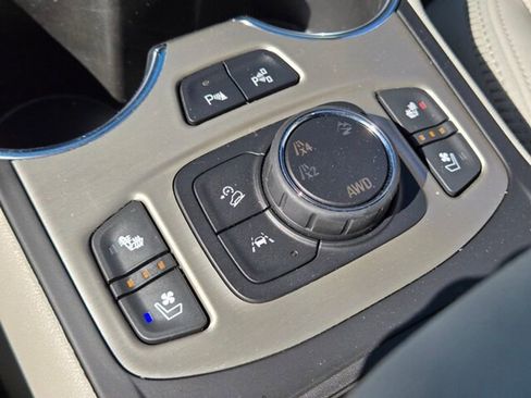 Used 2023 GMC Terrain Denali w/ Denali Premium Package image 24