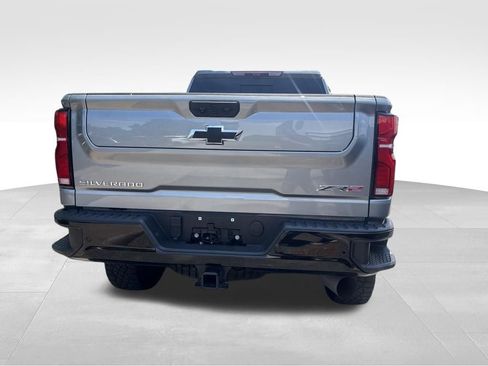 Used 2025 Chevrolet Silverado 2500 ZR2 w/ Technology Package AWD/4WD image 8