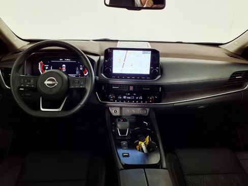 Used 2023 Nissan Rogue Platinum FWD image 14