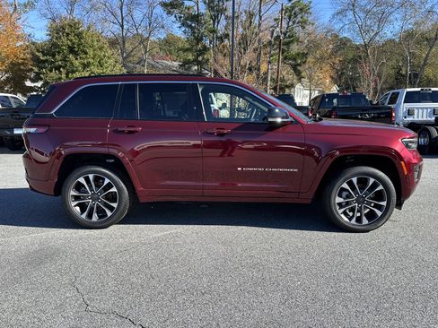 New 2025 Jeep Grand Cherokee Overland w/ Luxury Tech Group IV AWD/4WD image 9