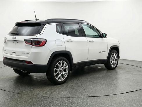 Used 2025 Jeep Compass Limited AWD/4WD image 9