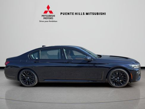 Used 2022 BMW 740i w/ M Sport Package RWD image 4
