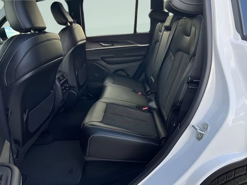 New 2026 Jeep Grand Cherokee Altitude AWD/4WD image 19
