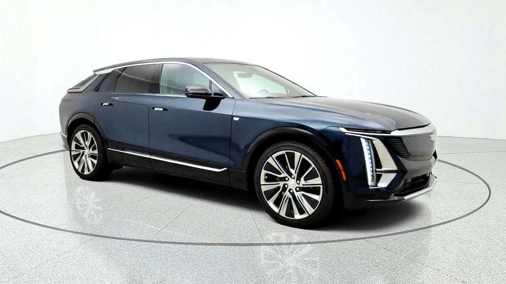 Used 2025 Cadillac Lyriq Luxury w/ LPO, Floor Liner Package AWD/4WD image 3