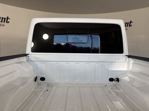 Used 2021 Jeep Gladiator Overland image 26