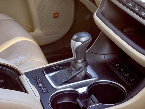 Used 2019 Toyota Highlander Limited image 9