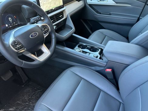 New 2026 Ford Explorer Active RWD image 10