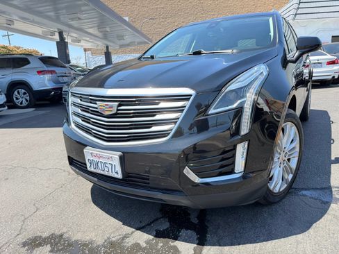 Used 2017 Cadillac XT5 Premium Luxury w/ Driver Assist Package FWD image 5