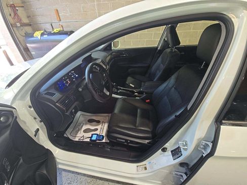 Used 2017 Honda Accord EX-L image 6