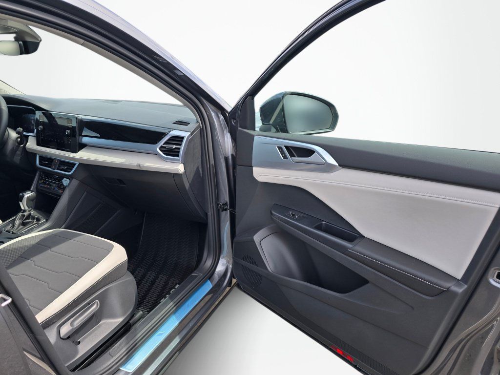 New 2026 Volkswagen Taos SE AWD/4WD image 40
