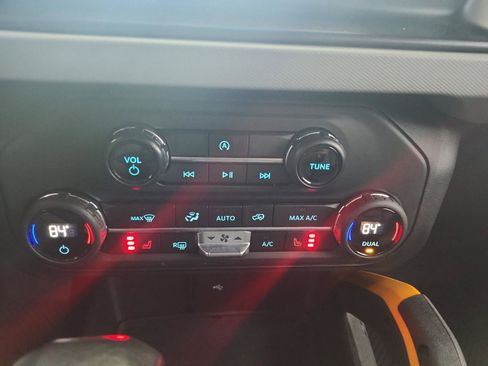 Used 2023 Ford Bronco Badlands image 17