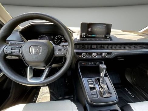 Used 2025 Honda CR-V EX image 9