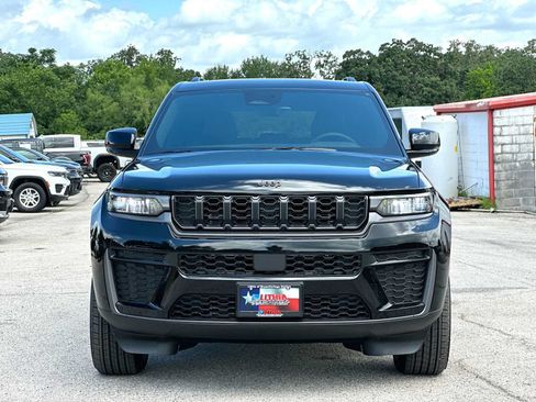 New 2026 Jeep Grand Cherokee Altitude RWD image 10
