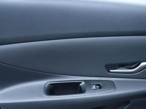 New 2025 Hyundai Elantra Limited image 23