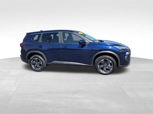 Certified 2025 Nissan Rogue SV FWD image 4