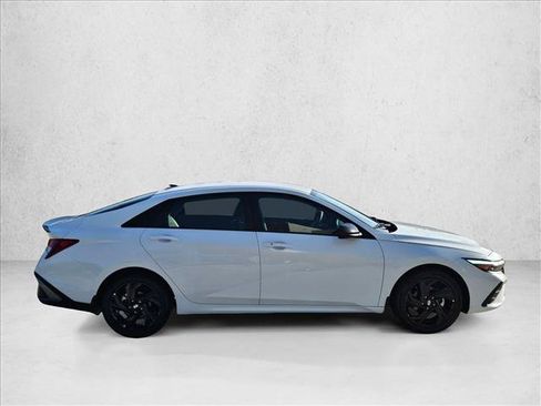 Used 2026 Hyundai Elantra Sport FWD image 4