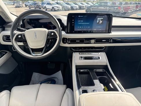 Used 2026 Lincoln Aviator Reserve AWD/4WD image 6