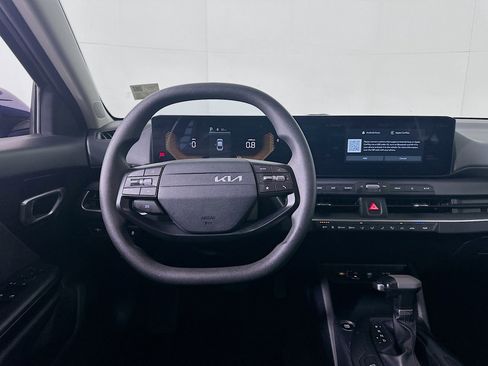 Used 2025 Kia K4 LXS image 17