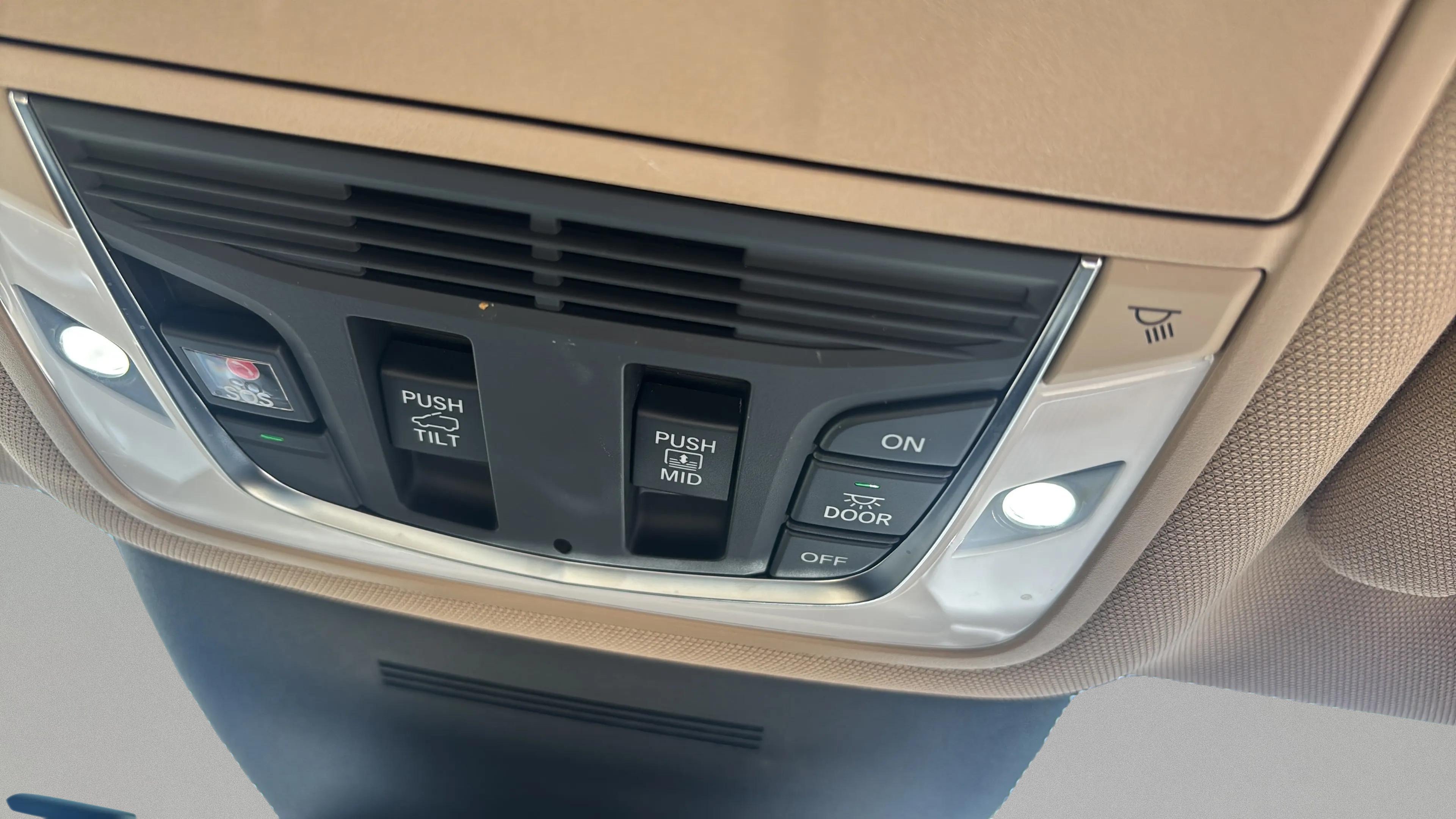 Used 2025 Acura MDX w/ Technology Package FWD image 15