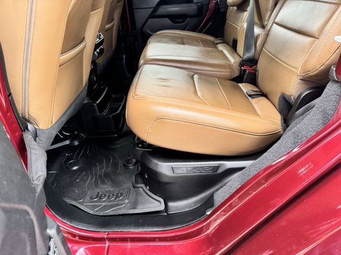 Used 2021 Jeep Wrangler Unlimited Sahara w/ Cold Weather Group AWD/4WD image 15