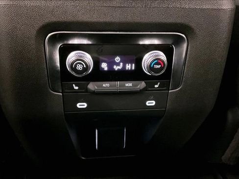 Used 2022 GMC Yukon SLT w/ SLT Luxury Package image 33