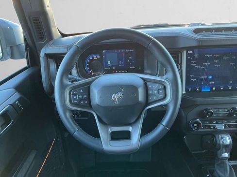Used 2024 Ford Bronco Badlands image 13