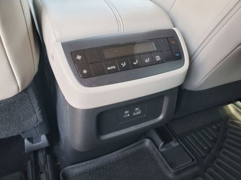 Used 2023 Nissan Pathfinder SL AWD/4WD image 12