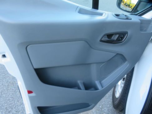 Used 2018 Ford Transit 150 XLT image 14